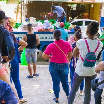 Inespre vende comida barata en Las Matas de Farfán a petición de la Primera Dama