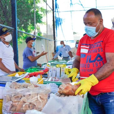 Inespre vendió y regaló combos especiales a vacunados en Azua