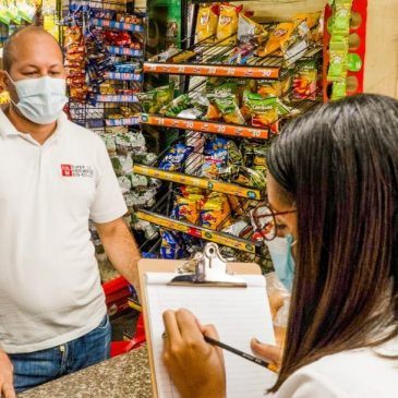 Inespre supervisa precios de alimentos en colmados de Santo Domingo Oeste