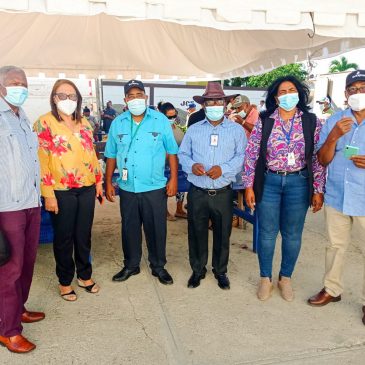 Reina la felicidad en las Matas de Farfán por reapertura de local y mercado de productores