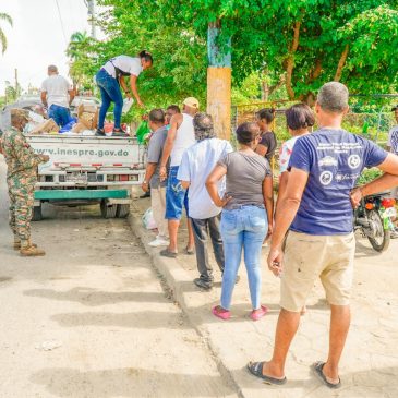 Inespre lleva comida barata a residentes de San Luis y Villa Liberación en Santo Domingo Este