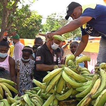 Inespre instala nuevo mercado de productores en Villa Hermosa, La Romana