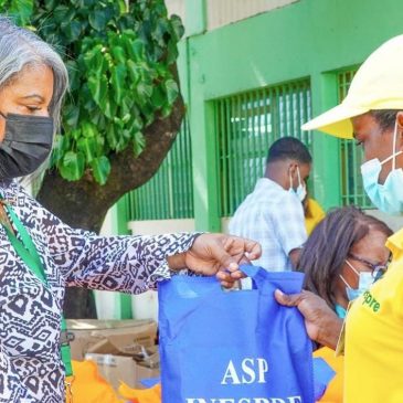 Asociación de Servidores Públicos del INESPRE entrega kits de útiles escolares