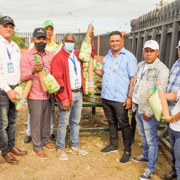 Inespre realiza operativo de canje de comida por plásticos en Cienfuegos