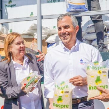 Los veganos compran comida barata en mercado de productores y bodegas móviles del Inespre