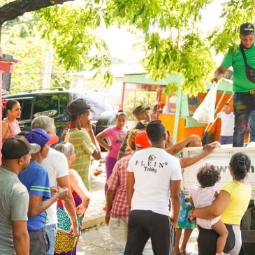 Residentes de 16 comunidades de Santiago se benefician en operativo de bodegas móviles