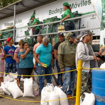 INESPRE apoya jornada del Propeep en Padres Las Casas con venta alimentos baratos