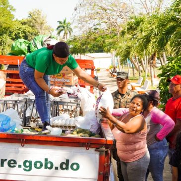 Maeños contentos al comprar a bajos precios en bodegas móviles del Inespre