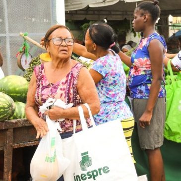 Población compra comida barata en 50 mercados de productores y 22 bodegas móviles del Inespre