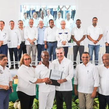 Director del Inespre participa en entrega de títulos de propiedad en Palenque, San Cristóbal