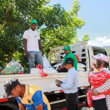 Inespre lleva comida barata a comunidades de  Manabao, La Vega