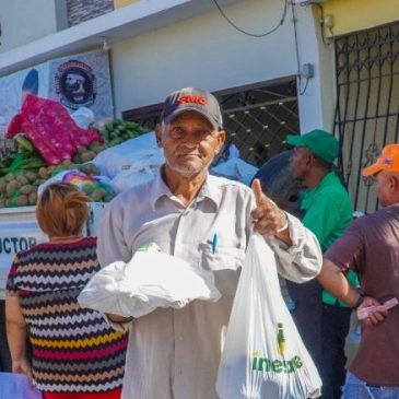 Inespre beneficia a residentes en más de 40 barrios de San Cristóbal con venta de comida barata