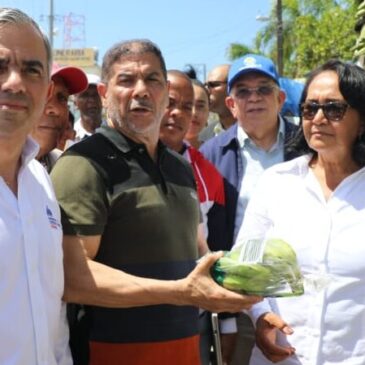 Autoridades entregan siete camiones de alimentos para distribuir a afectados por Fiona en Hato Mayor