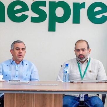 Staff del Inespre evalúa programas en carpeta