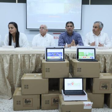 Celebran el Día del Agrónomo con entrega de equipos a profesionales de diversos puntos del país