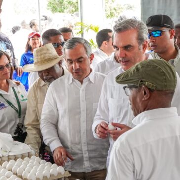 Presidente Abinader visita nuevo Mini Mercado del Inespre en el proyecto habitacional Eco-Hábitat