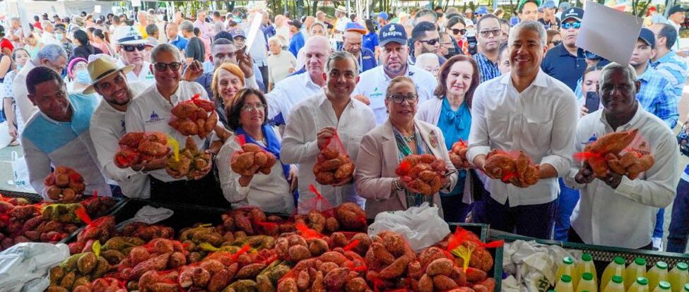 Más De 13 Mil Personas Se Beneficiaron De Gran Feria Navidad Del Cambio Con El Inespre En 7591