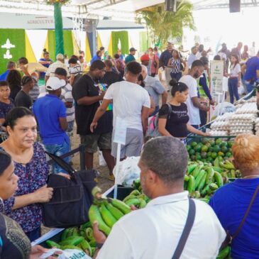 Realizan actividades de entretenimiento en el Grand Stand en la Feria Agropecuaria Nacional