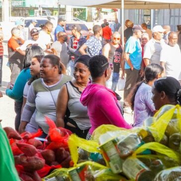 Miles de personas se abastecen de alimentos para en asueto de Semana Santa en Mercados de Productores y Bodegas Móviles del Inepre