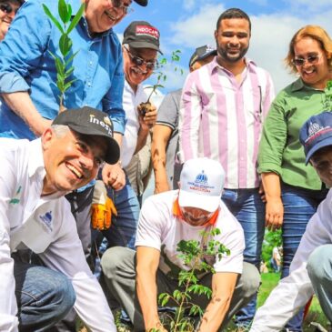 Servidores del Inespre y Agricultura realizan jornada de reforestación en San Cristóbal