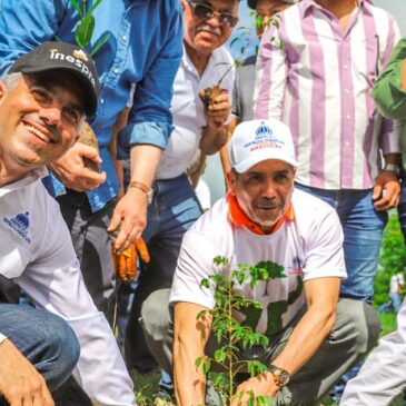 Hernández Guzmán participa en jornada de siembra de más de mil plantas en San Cristóbal