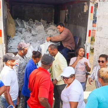 Inespre dona alimentos en el sector Los Girasoles