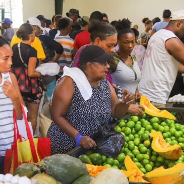 Consumidores destacan impacto de los mercados de productores de Inespre en su economía familiar