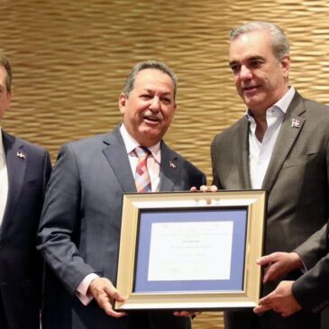 Director del Inespre participa en entrega de Medalla al Mérito Juan Pablo Duarte al presidente Abinader