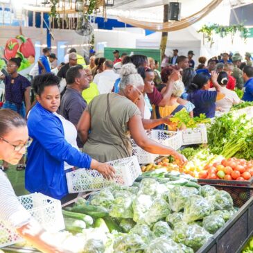 Cientos de personas aprovechan ofertas de Inespre en la Feria Agropecuaria Nacional