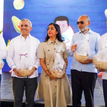 Hernández Guzmán participa en presentación de nuevo menú escolar de INABIE