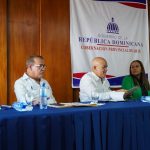 DIRECTOR DEL INESPRE, DAVID HERRERA JUNTO A ANA XIOMARA CORTÉS, GOBERNADORA DE LA PROVINCIA DUARTE Y JOSÉ BERNABÉ, DIRECTOR DE COMERCIALIZACIÓN DEL ORGANISMO