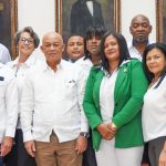 DIRECTOR DEL INESPRE, DAVID HERRERA, CON DIRECTORES Y ENCARGADOS MUNICIPALES EN REUNIÓN DE SANTIAGO