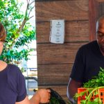 CONSUMIDORA SE ABASTECE DE VERDURAS EN MERCADO DE LA CIUDAD GANADERA